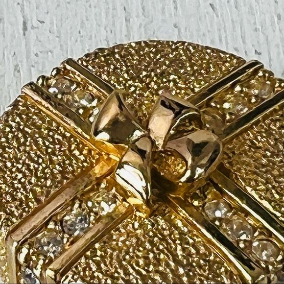 CHRISTIAN DIOR Round Present Hat Gift Box Brooch - Picture 4 of 13